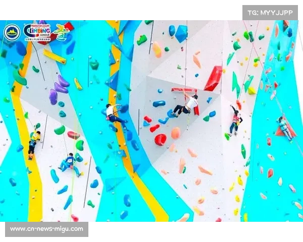 中国U系列攀岩冠军赛强化青少年独立读线能力采用成人规则推动技能提升